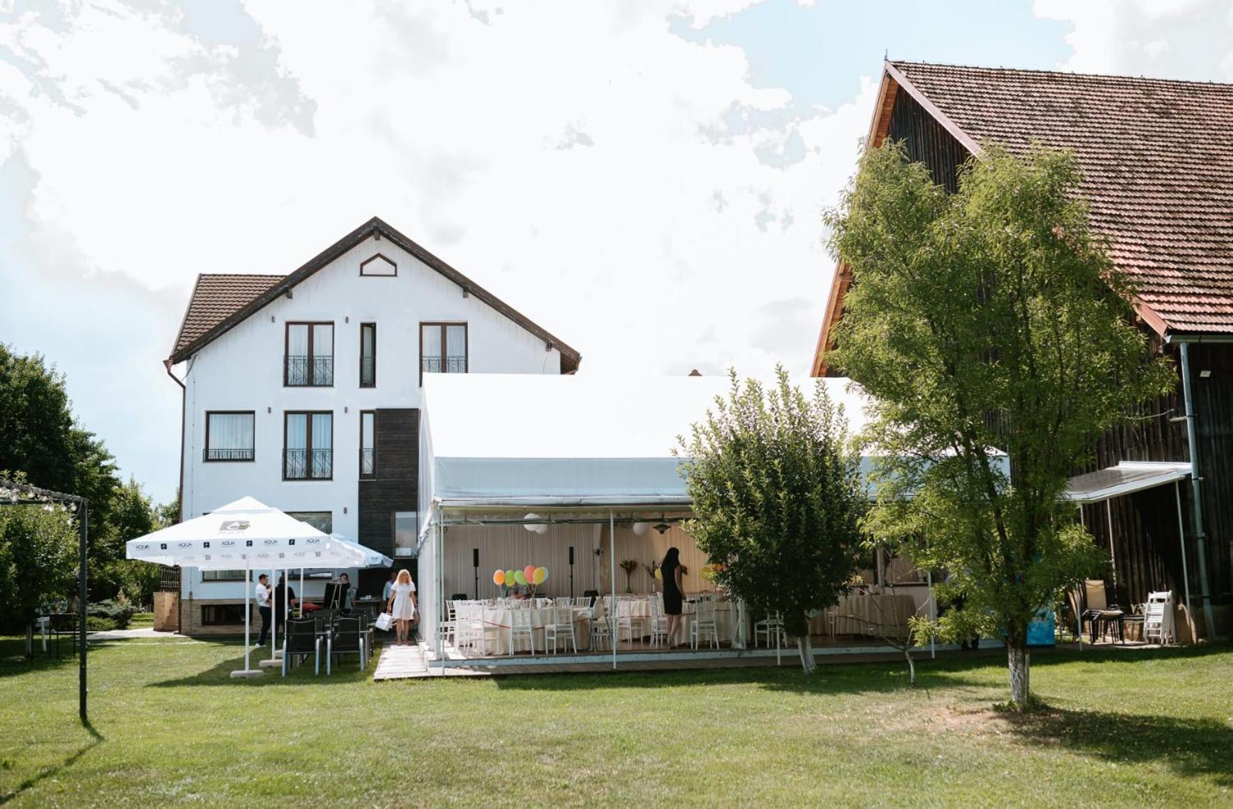 Stupina Hotel Braşov Buitenkant foto