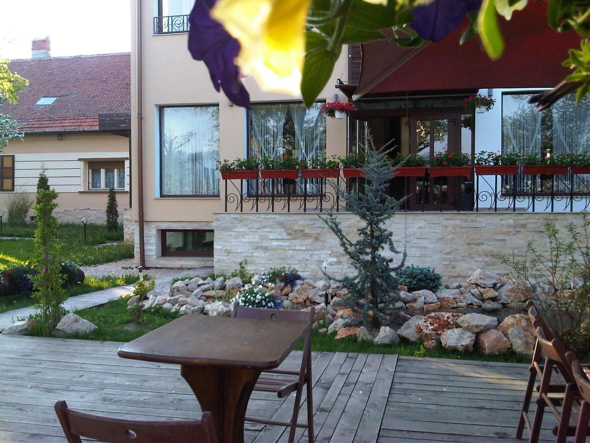Stupina Hotel Braşov Buitenkant foto