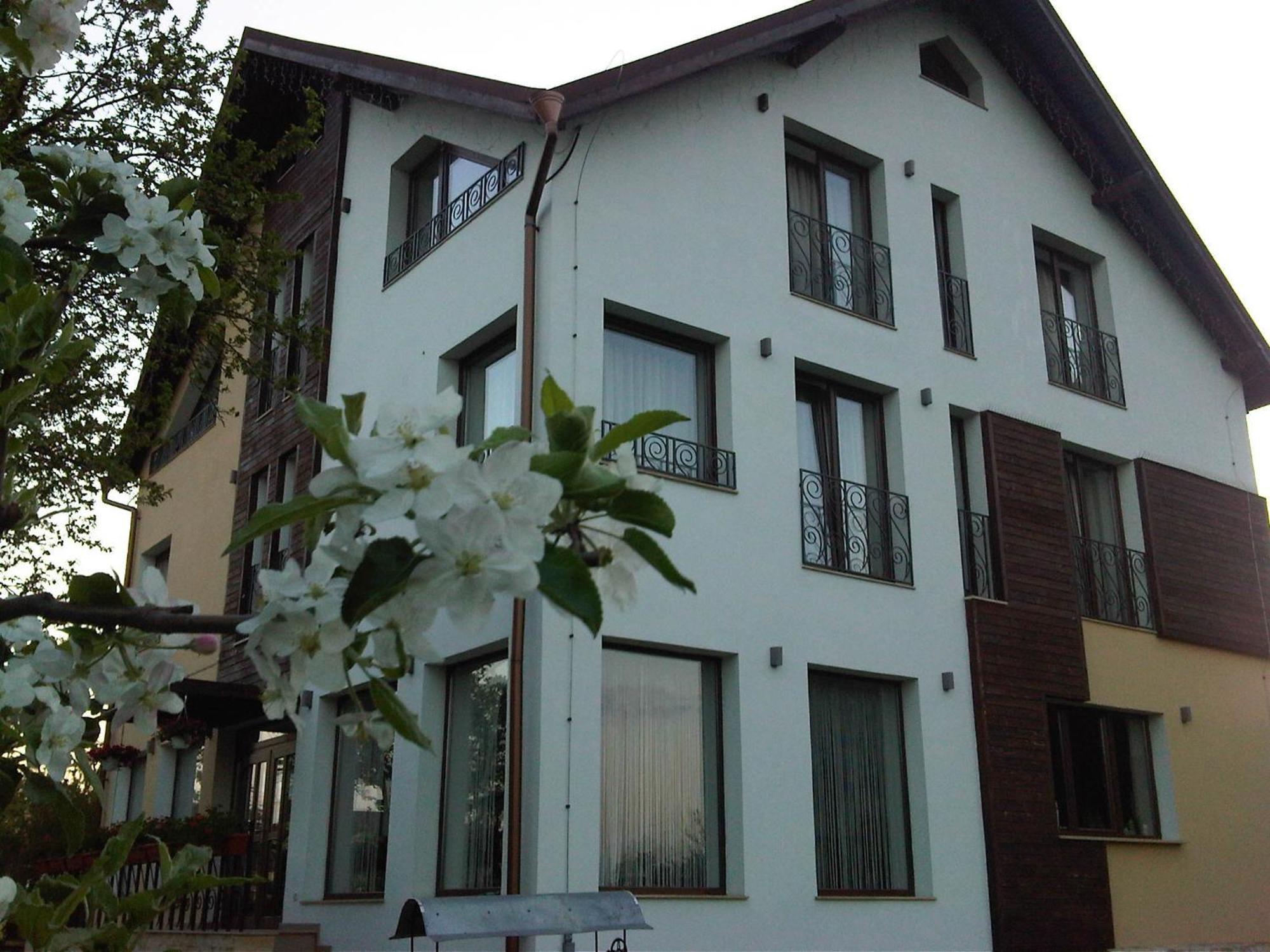 Stupina Hotel Braşov Buitenkant foto